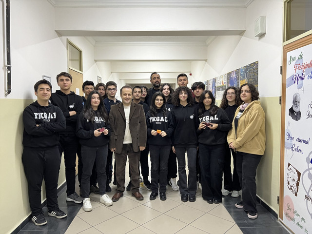 Lise öğrencileri tasarladı: Anahtarlık görünümlü 'deprem kiti' - Resim: 2