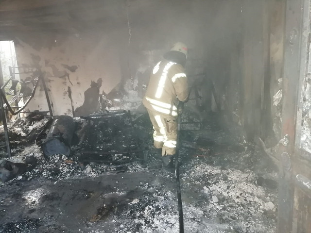 İstanbul'da yangın faciası! 3 kişi öldü biri ağır 2 kişi de yaralandı! - Resim: 2