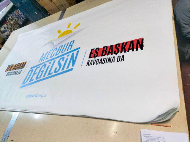 İY Parti'den CHP'ye suçlama! CHP'li belediyelerden anlaşmalı şirkete baskı geldi billboardlar asılamadı - Resim: 1