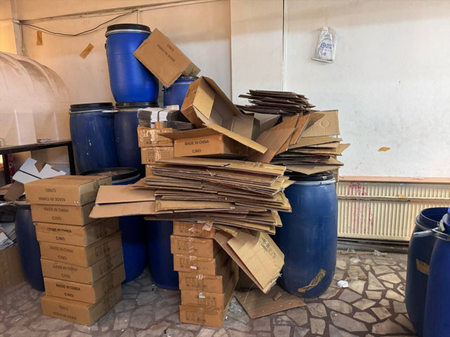 İstanbul'da düzenlenen operasyonda 50 bin sahte parfüm ele geçirildi - Resim: 1