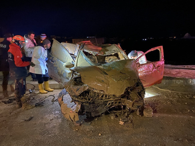 Adıyaman'da feci kaza! 1 polis öldü, 1 polis yaralandı: Kaza anı kamerada - Resim: 2