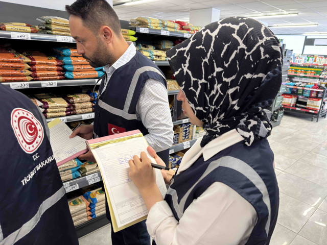 Ticaret Bakanlığı ekipleri 4 ilde marketlerde fiyat ve etiket denetimi yaptı - Resim: 0