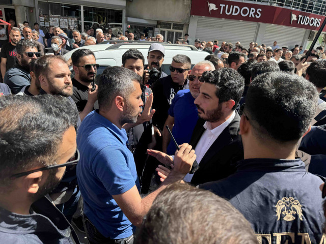 Hakkari'de izinsiz yürüyüş yapmak isteyenlere polis müdahale etti - Resim: 0