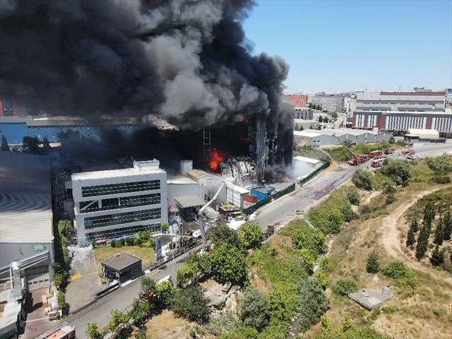 Tuzla'da fabrikada yangın çıktı! Vali Davut Gül'den açıklama geldi - Resim: 2
