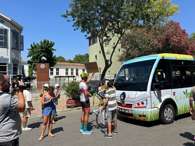 Büyükada'ya minibüs geldi! Ada sakinleri ayaklandı - Resim: 0