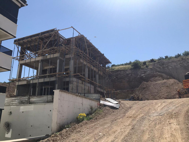 57 kişiyi toplam 90 milyon lira dolandıran anne ve oğlu yakalandı - Resim: 0