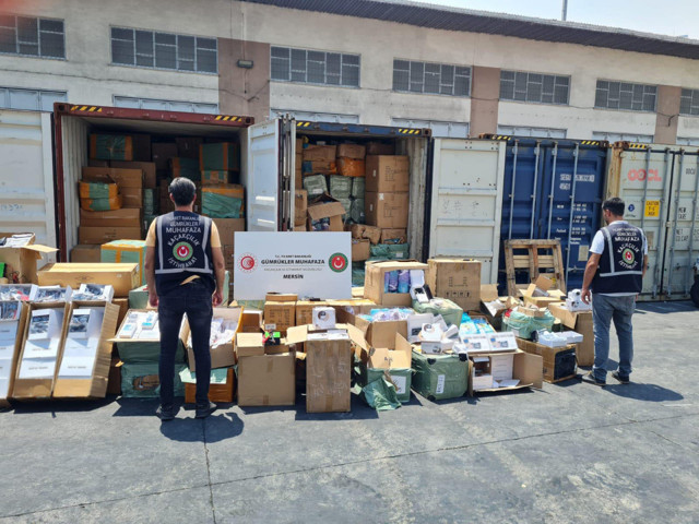 Gümrük Muhafaza ekipleri 521 milyon lira değerinde kaçak eşya ele geçirdi - Resim: 1