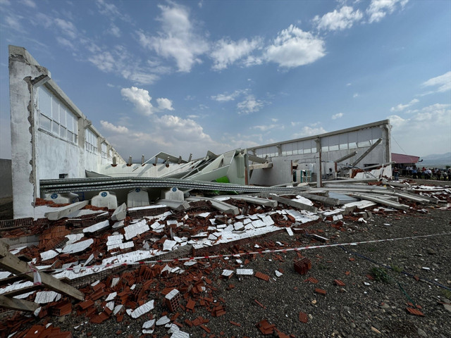 Bingöl'de inşaat halindeki ahır çöktü: 1 işçi hayatını kaybetti - Resim: 0