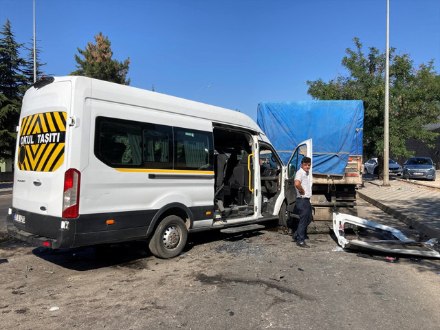 2 işçi servisi, 1 tır... Gaziantep'teki kazada çok sayıda yaralı var! - Resim: 0