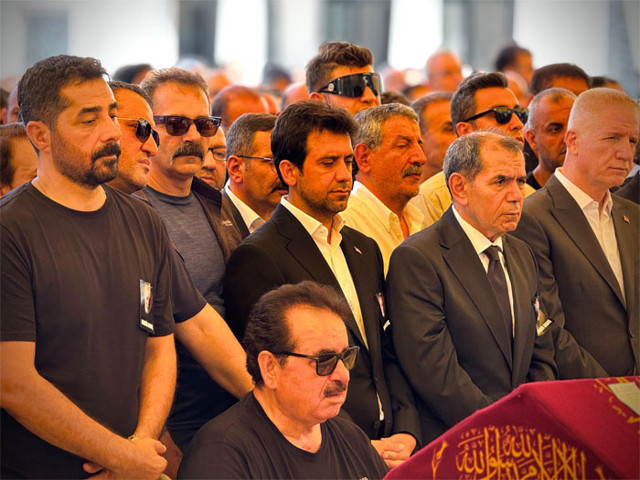 Oyuncu Aydemir Akbaş, son yolculuğuna uğurlandı - Resim: 0