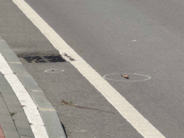 Kocaeli Emniyet Müdürlüğü'nün otoparkında hareketli anlar! Bıçaklı saldırgan vurularak etkisiz hale getirildi - Resim: 0