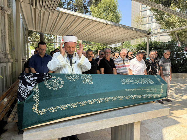 Usta oyuncu Sevil Üstekin son yolculuğuna uğurlandı - Resim: 2