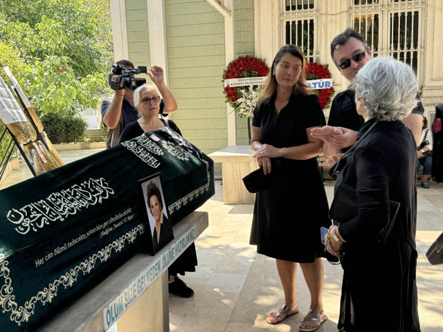 Usta oyuncu Sevil Üstekin son yolculuğuna uğurlandı - Resim: 1