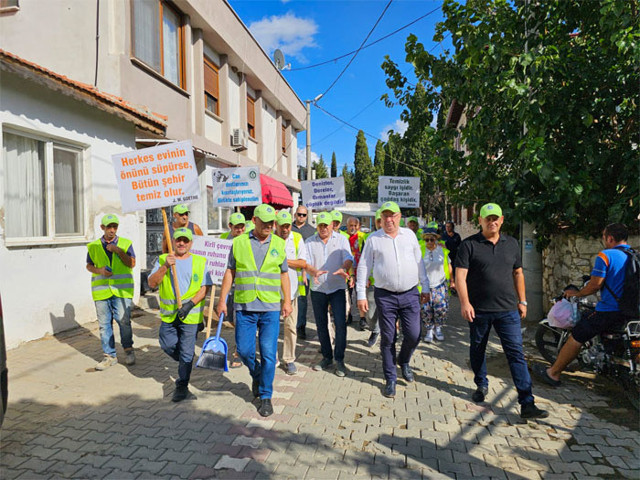 Edremit'te çevre temizlik etkinliği düzenlendi - Resim: 0