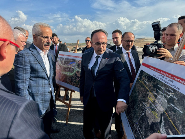 Bakan Uraloğlu, Bursa'da yapımı süren TEKNOSAB Kavşağı'nı inceledi - Resim: 0