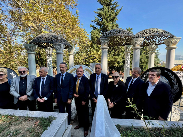 Zeki Müren vefatının 28'inci yılında mezarı başında anıldı - Resim: 1