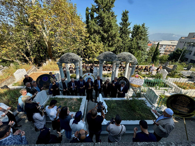 Zeki Müren vefatının 28'inci yılında mezarı başında anıldı - Resim: 2