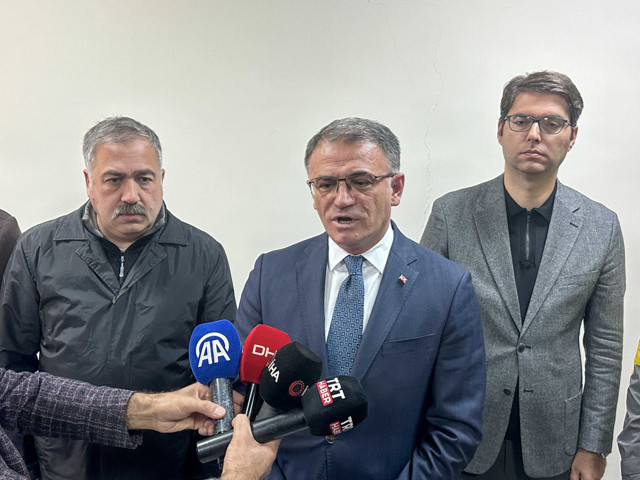 Van'da hastanede silahlı saldırı! 1'i sağlık çalışanı 2 kişi öldü - Resim: 1