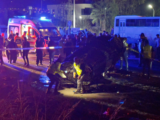 Osmaniye'de üç aracın karıştığı trafik kazasında 4 kişi öldü - Resim: 0