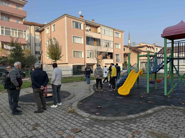Sakarya'da çocuk parkında ceset bulundu - Resim: 0