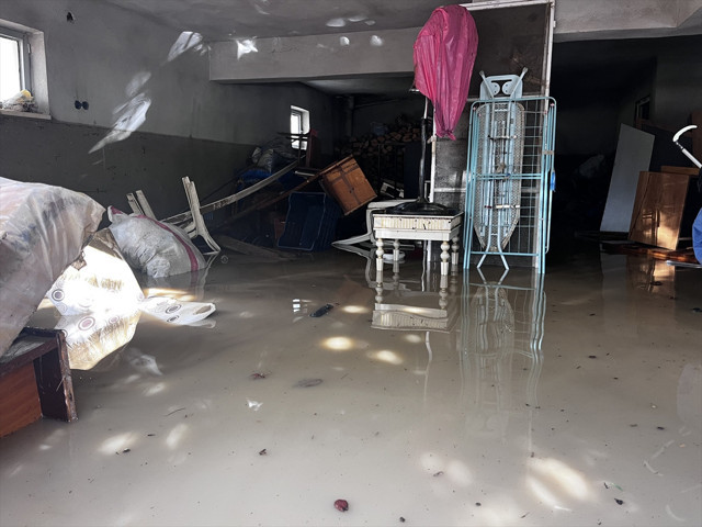 Antalya'da şiddetli yağış su baskınlarına neden oldu - Resim: 1