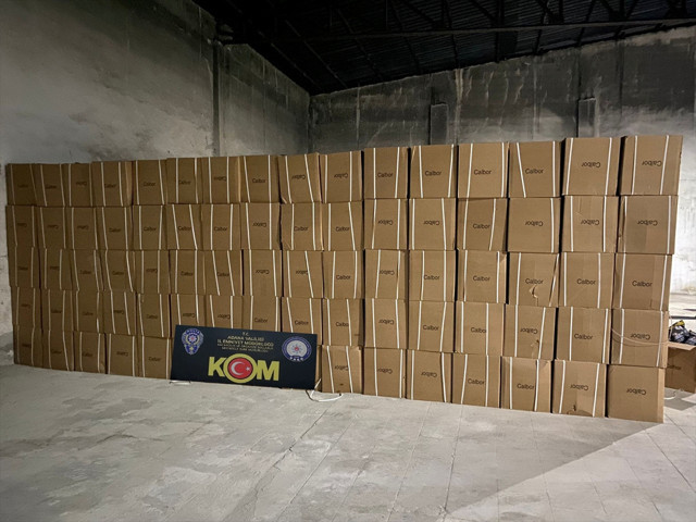 Adana'da polis ekiplerinden depoya baskın! İşte ele geçirilenler - Resim: 0