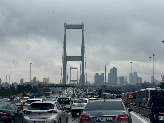 İstanbul'da yağışın da etkisiyle trafik yoğunluğu yüzde 78'e ulaştı - Resim: 0