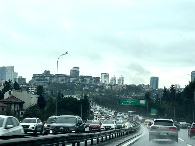 İstanbul'da yağışın da etkisiyle trafik yoğunluğu yüzde 78'e ulaştı - Resim: 2