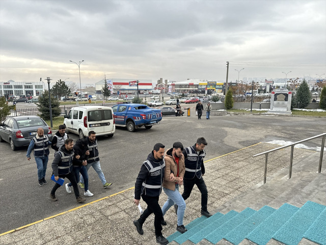 Karaman'da "silinen görüntüleri geri getireceğim" bahanesiyle dolandırıcılığa 3 tutuklama - Resim: 0