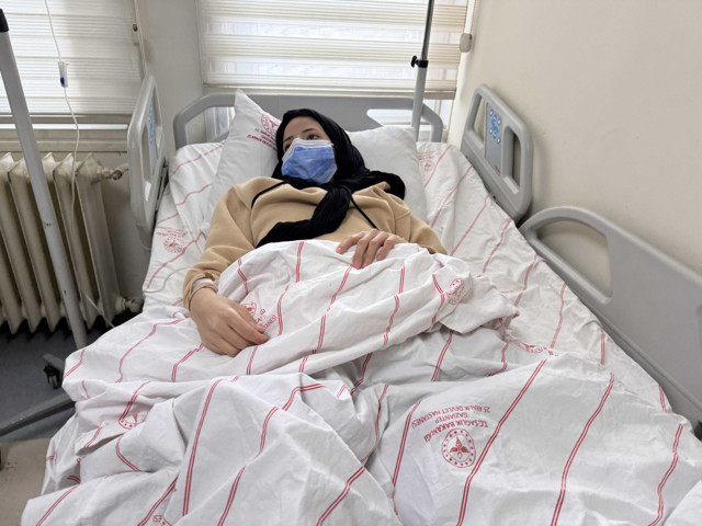 Karın ağrısı geçmeyince hastaneye gitti hayatının şokunu yaşadı! Ağrının sebebi bakın neymiş - Resim: 0