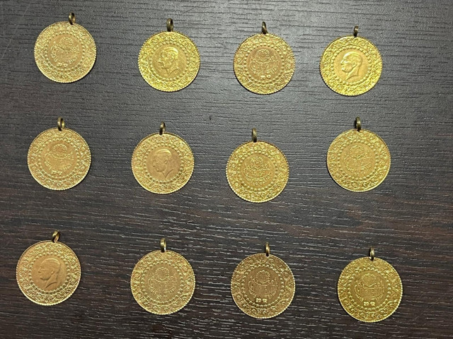 İkinci el aldığı mutfak dolabından 12 cumhuriyet altını çıktı - Resim: 0