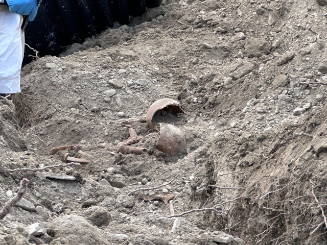 Burdur'da öğretmenevi bahçesindeki kazıda insan kemikleri bulundu - Resim: 1