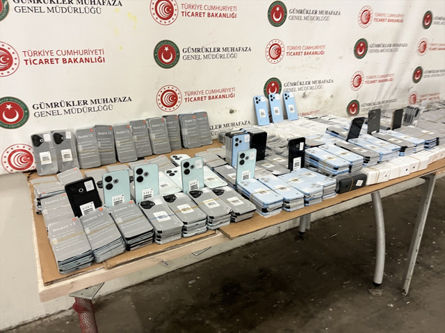 Dorsenin tabanına gizlemişler! Kapıkule'de ele geçirilenlere bakın: Tam 1526 adet... - Resim: 0