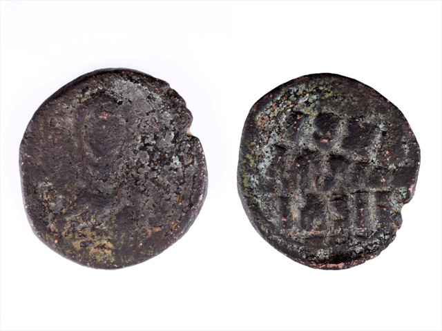 Çanakkale'de bir öğrenci bulduğu 1000 yıllık sikkeyi Troya Müzesi'ne teslim etti - Resim: 0
