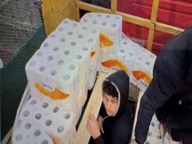 Düzensiz göçmenleri "kağıt havlular" arasında saklayan suç örgütüne hapis cezası istemi - Resim: 1