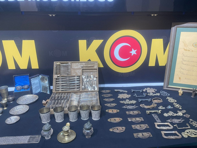 Tarihi eser kaçaklığı yapan 12 şüpheliye operasyon! 243 obje ele geçirildi - Resim: 0