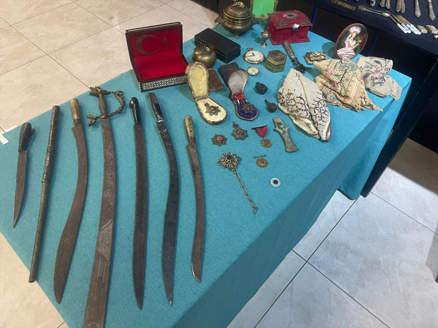 Tarihi eser kaçaklığı yapan 12 şüpheliye operasyon! 243 obje ele geçirildi - Resim: 2