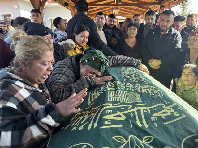 Uşak'ta hafif ticari araca silahlı saldırı: 12 yaşındaki Emirhan öldü, yakınları kahroldu - Resim: 0