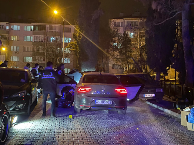 Bilecik'te bir kadın ve eşini alıkoyup, polise silah doğrultan şüpheli etkisiz hale getirildi - Resim: 0