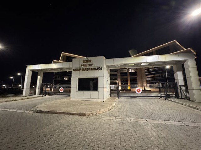 İzmir'de yalnız yaşayan kadının evinde kemikleri bulundu - Resim: 0