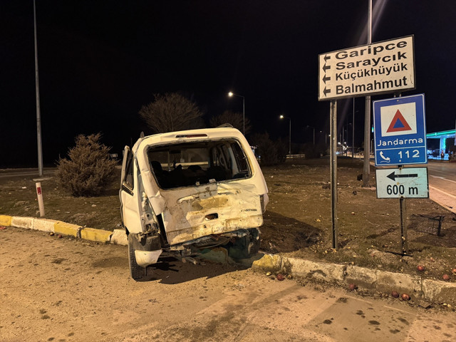 AK Parti Afyonkarahisar Milletvekili Yurdunuseven trafik kazası geçirdi - Resim: 0