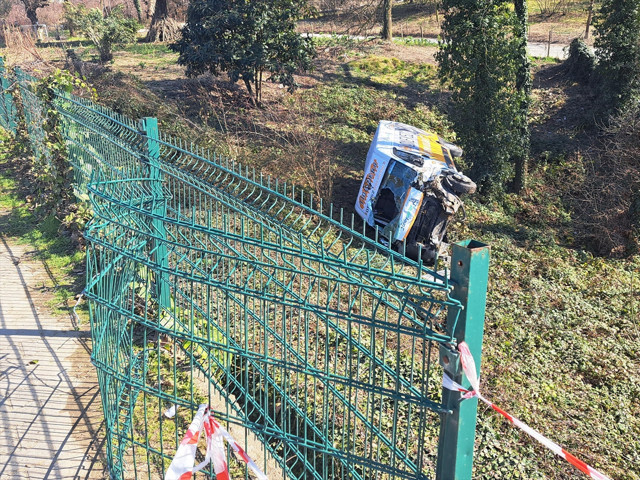 Ordu'da otomobilin servis minibüsüne çarptığı kazada 6'sı çocuk 8 kişi yaralandı - Resim: 0