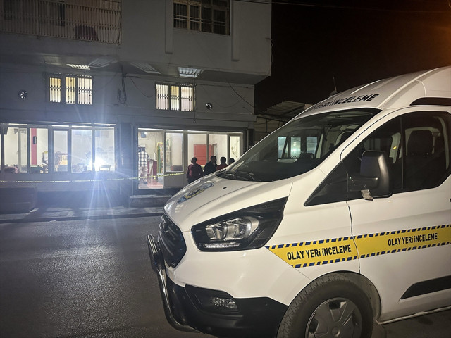 Adana'da kahvehanede oturan 2 kişi vurularak öldürüldü! Saldırgan 17 yaşında - Resim: 0