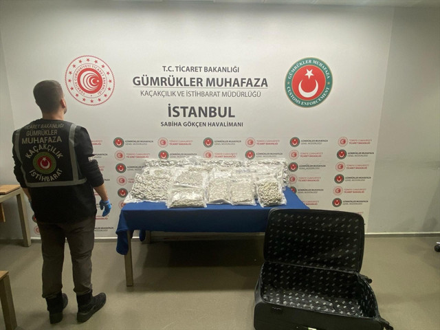 Gümrük muhafaza ekipleri üç operasyonda 182 kilogram uyuşturucuya el koydu - Resim: 0
