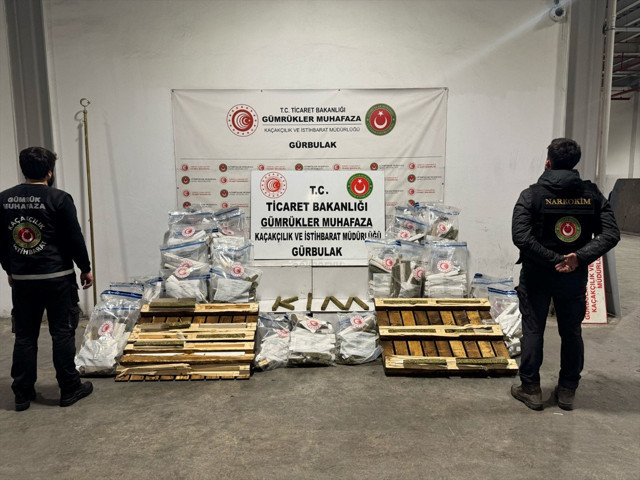 Gümrük muhafaza ekipleri üç operasyonda 182 kilogram uyuşturucuya el koydu - Resim: 2