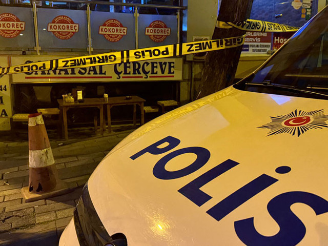 Üsküdar'da kapı önüne çöp dökme kavgasınde 1 kişi hayatını kaybetti - Resim: 1