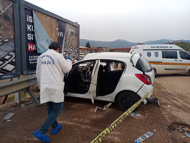 Gaziantep'te kaza! 2 kişi hayatını kaybetti: Tır ile otomobilin çarpışma anı - Resim: 1