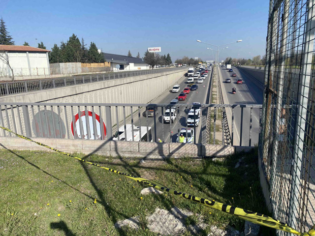 Eskişehir'de yaşandı! Polis kimlik kontrolü yapmak istedi genç adam üst geçitten atladı - Resim: 0
