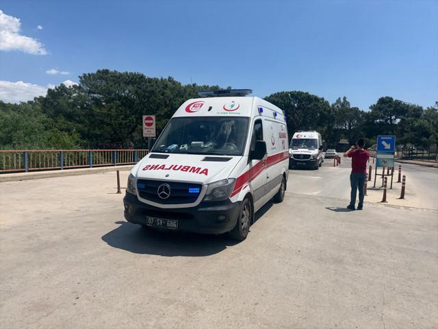 Deniz Kuvvetleri'ne ait helikopter denize acil iniş yaptı! - Resim: 0