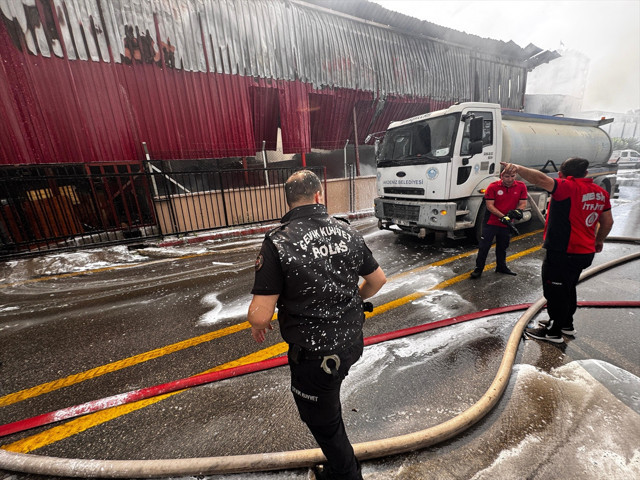 Mersin'de ses ve görüntü sistemleri üretilen fabrikada yangın çıktı - Resim: 6